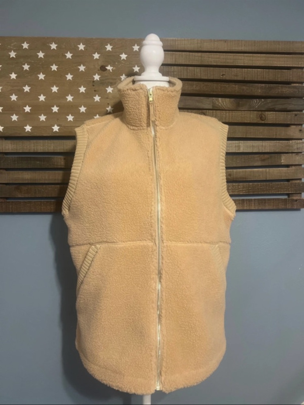 Vineyard Vines Women's Heritage Fleece Vest Color: Cappuccino